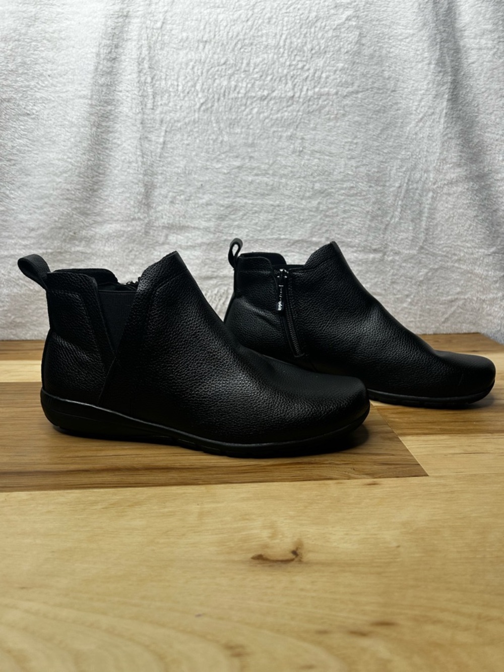 Easy Spirit Black Leather Ankle Booties